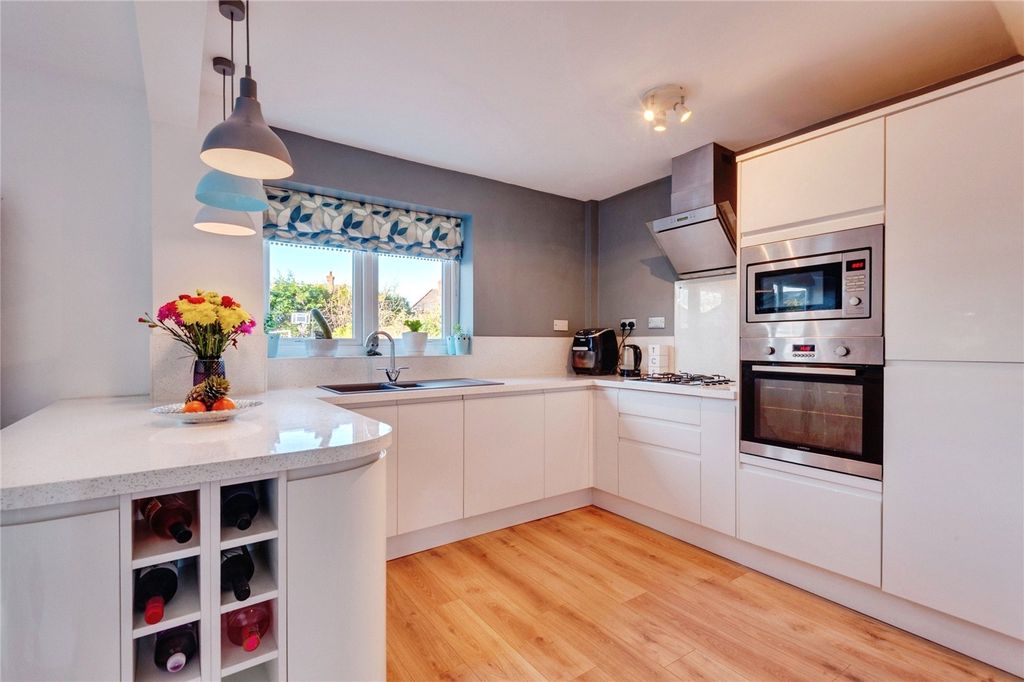 Property photo 2 of 22 Picture No. 16