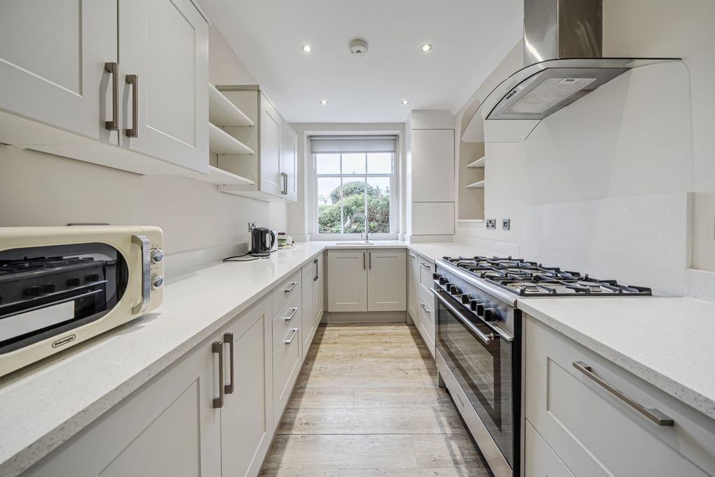 Property photo 2 of 17 Kitchen