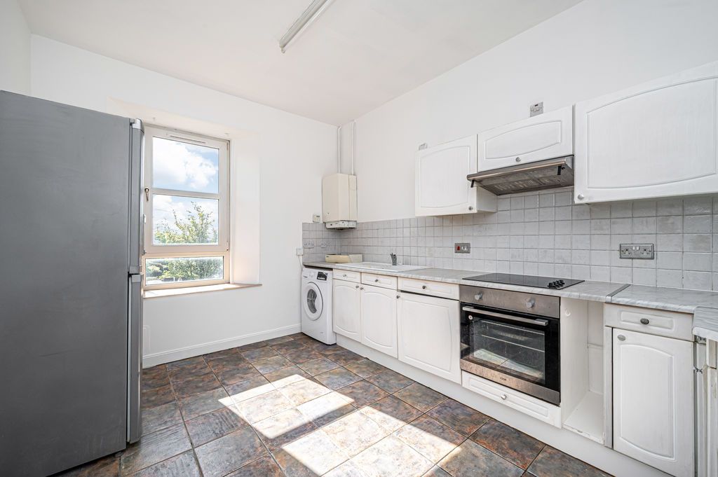 Property photo 2 of 17 Kitchen