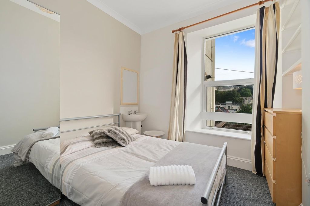 Property photo 1 of 6 46 Ashford Bedroom 1.Jpg
