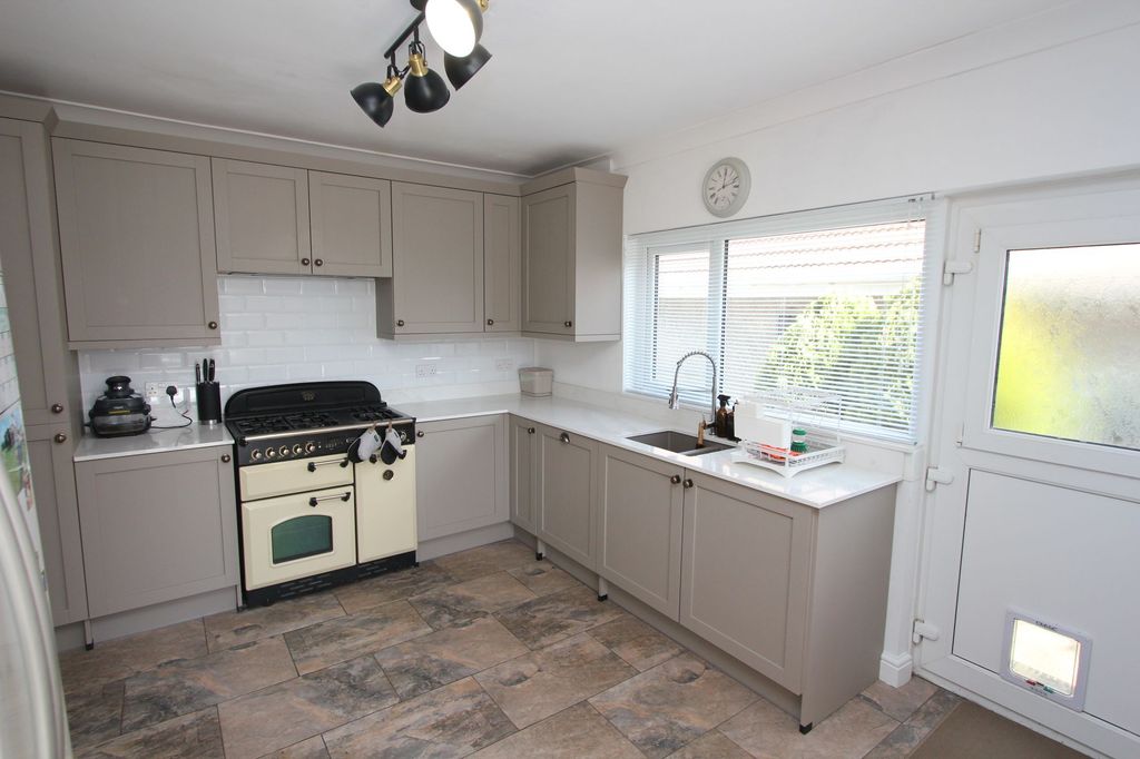 Property photo 2 of 38