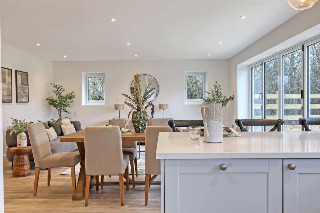 Property photo 2 of 19 Show Home