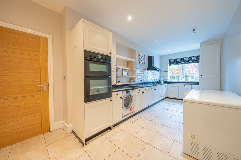 Property photo 2 of 32 Picture No. 40