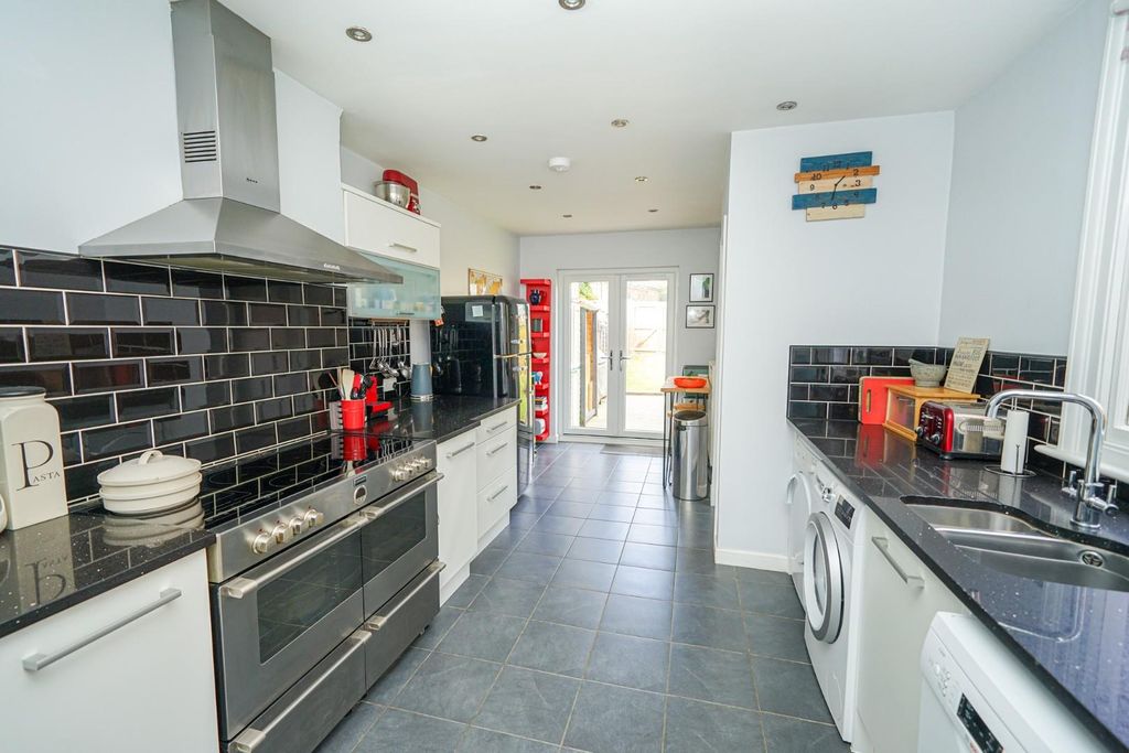 Property photo 3 of 24