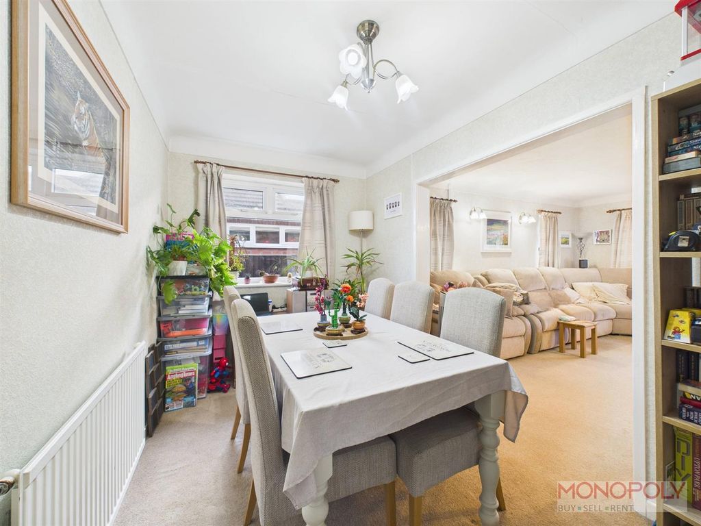 Property photo 3 of 17 Cam01943G0-Pr0595-Still005.Jpg