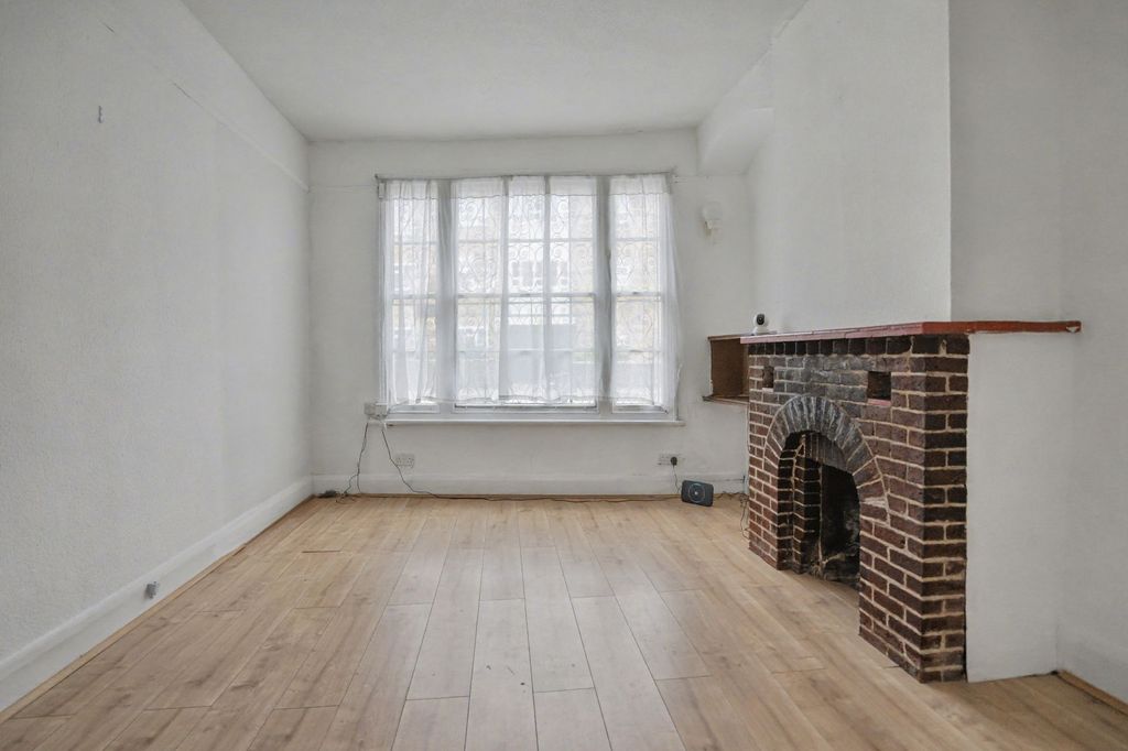 Property photo 3 of 15 5 New Park Road, Brixton, London Sw2 4Du