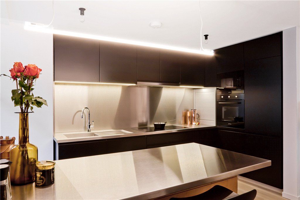 Property photo 3 of 7 Kitchen