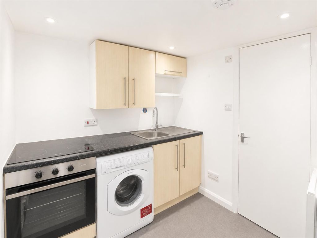 Property photo 1 of 9 Coopers Estate Agents