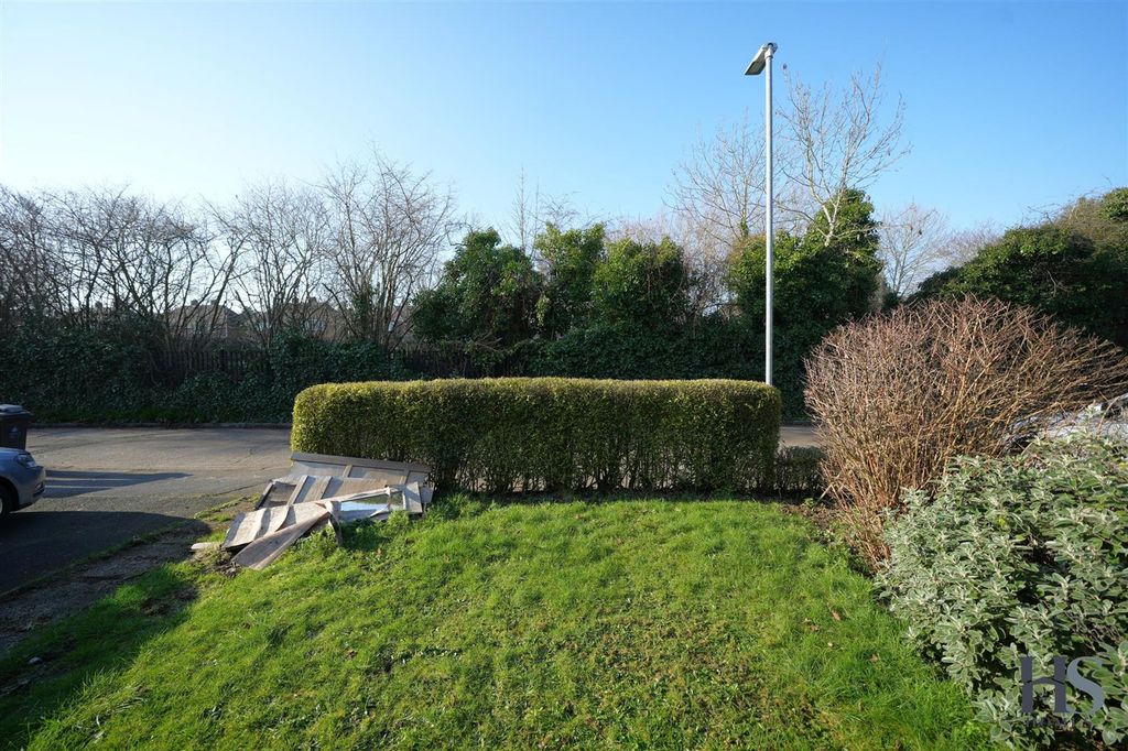 Property photo 2 of 16