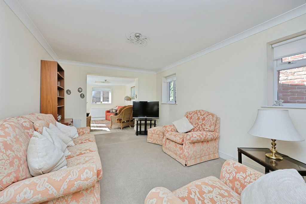Property photo 3 of 23