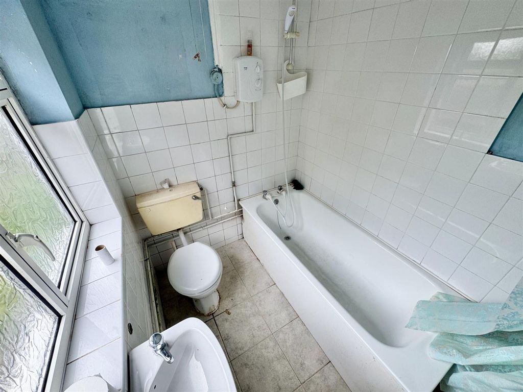 Property photo 3 of 8 Bathroom