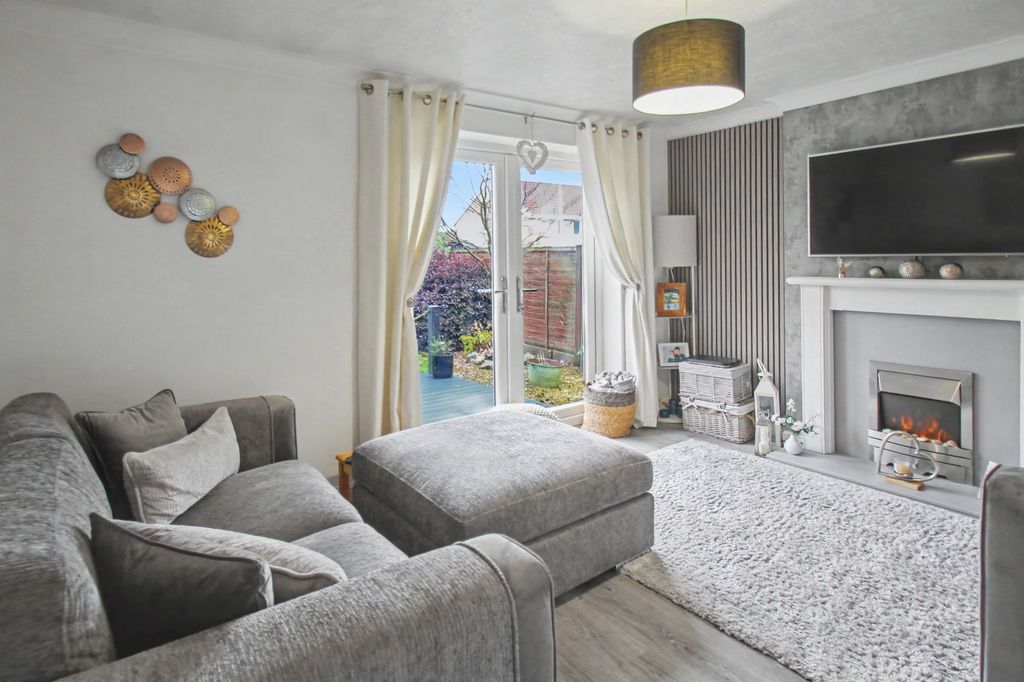 Property photo 3 of 24