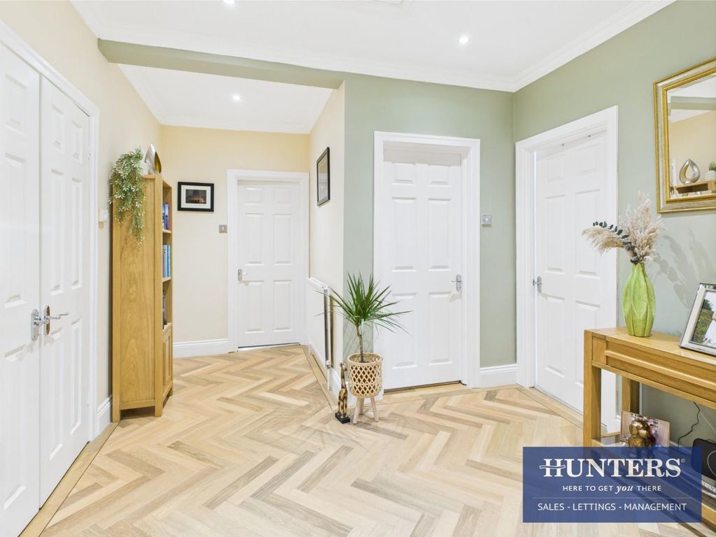 Property photo 2 of 16 Hallway