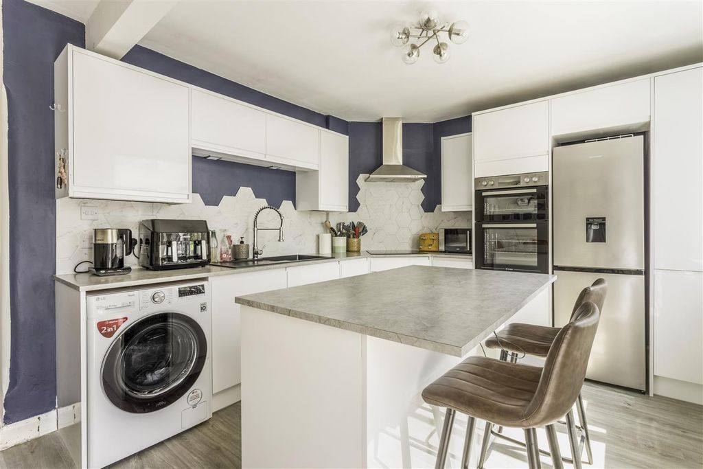 Property photo 3 of 35 16 Stanley Road-3.Jpg