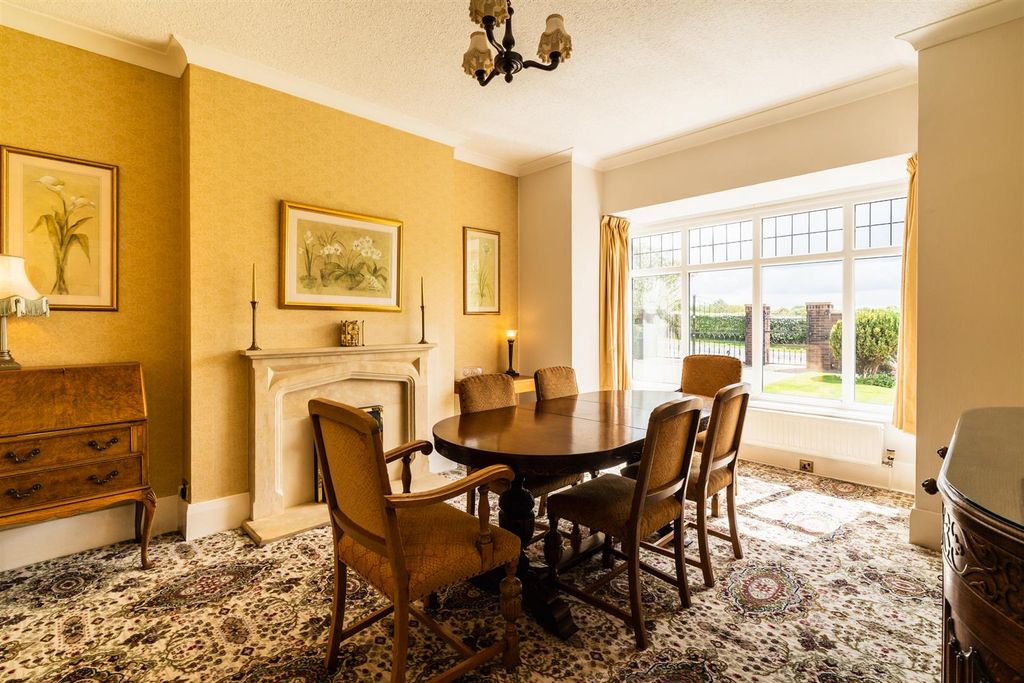 Property photo 2 of 45 Dining Room