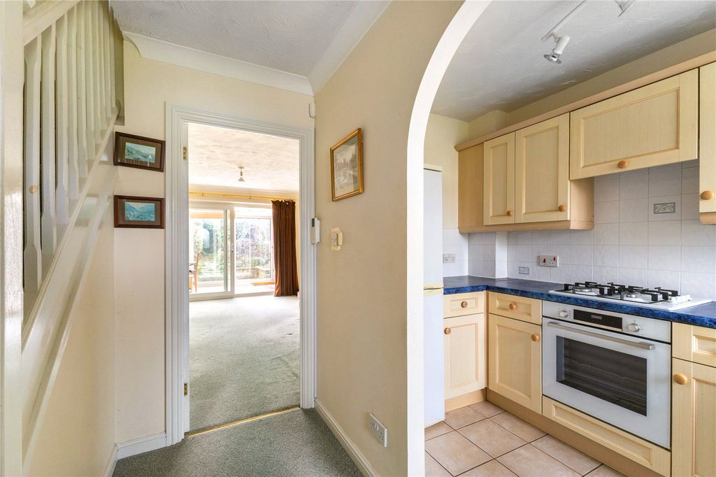 Property photo 2 of 16 Entrance Hall