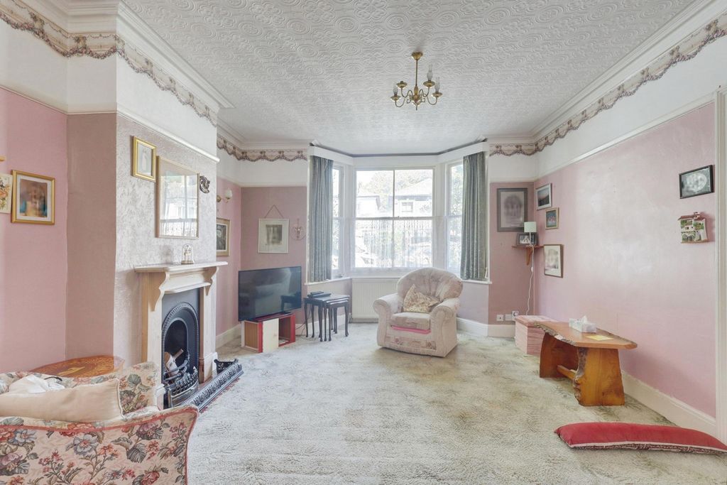 Property photo 3 of 19