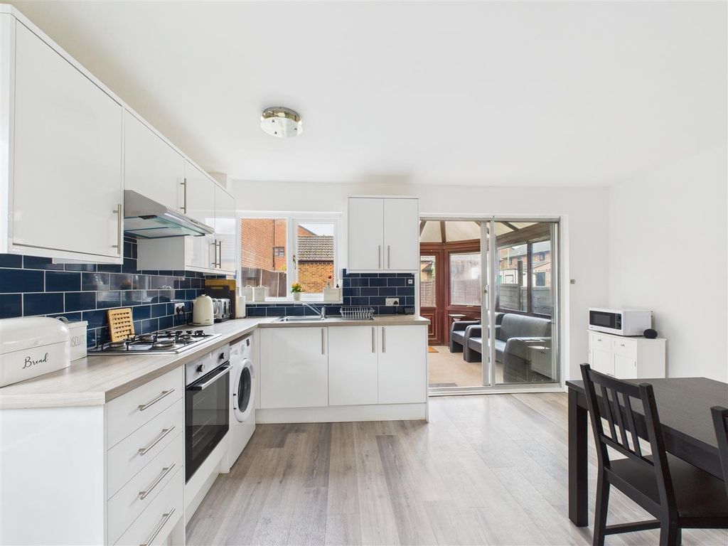 Property photo 2 of 13 Cam05170G0-Pr0036-Still021.Jpg