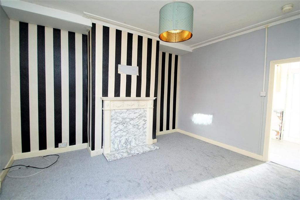 Property photo 3 of 7 Lounge