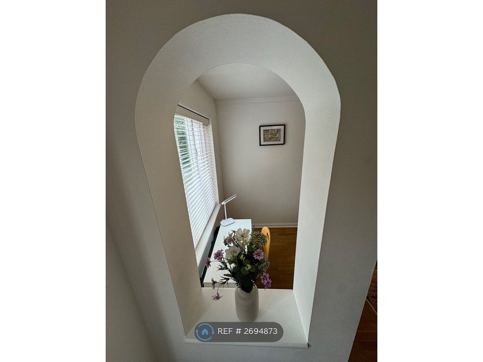 Property photo 3 of 12 Work Station