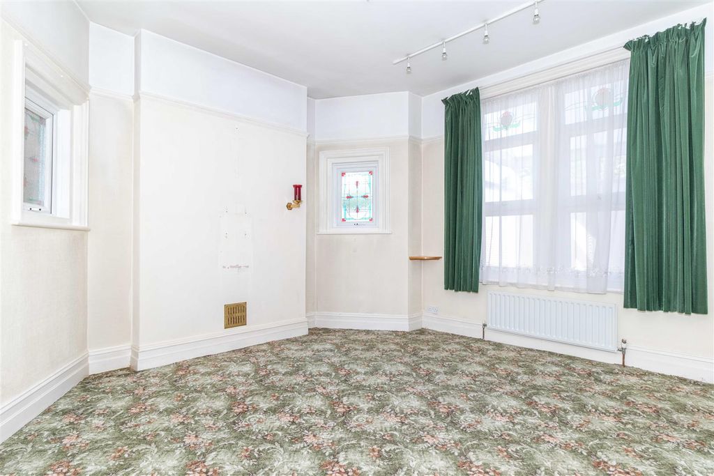 Property photo 2 of 17 Salisbury-32.Jpg
