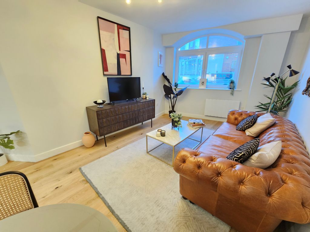 Property photo 3 of 6 Living Room