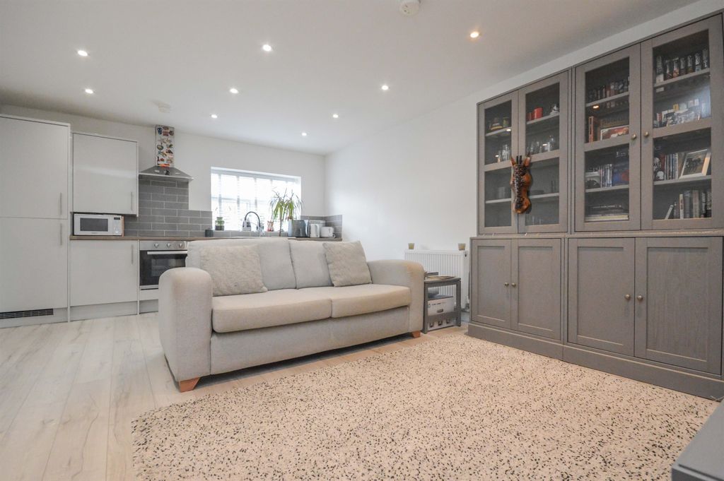 Additional image 4 of 1 bed flat for saleQueen Street, Desborough, Kettering NN14