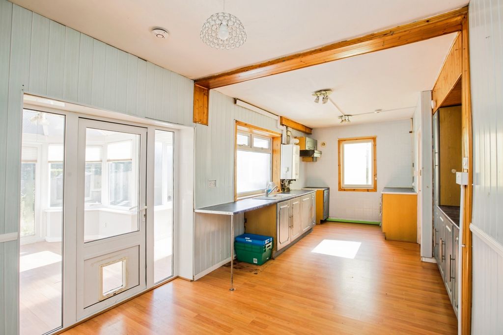 Property photo 3 of 20 Kitchen Diner