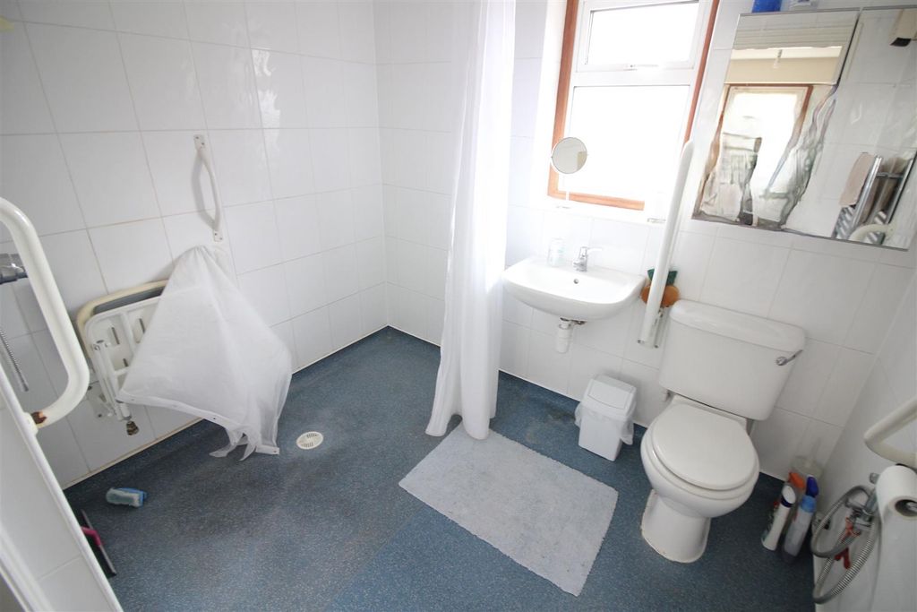 Property photo 2 of 4 F038336D-F591-4D83-B187-7908D7230967_1_201_A.Jpeg