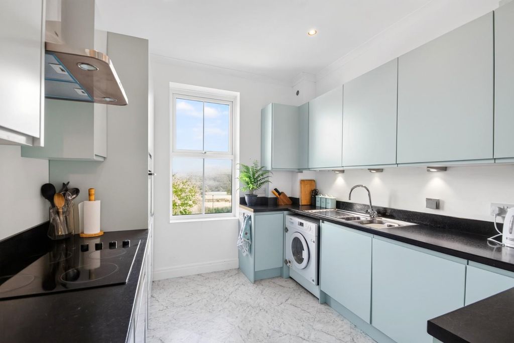 Property photo 3 of 18 16Tetleycourt-14.Jpg