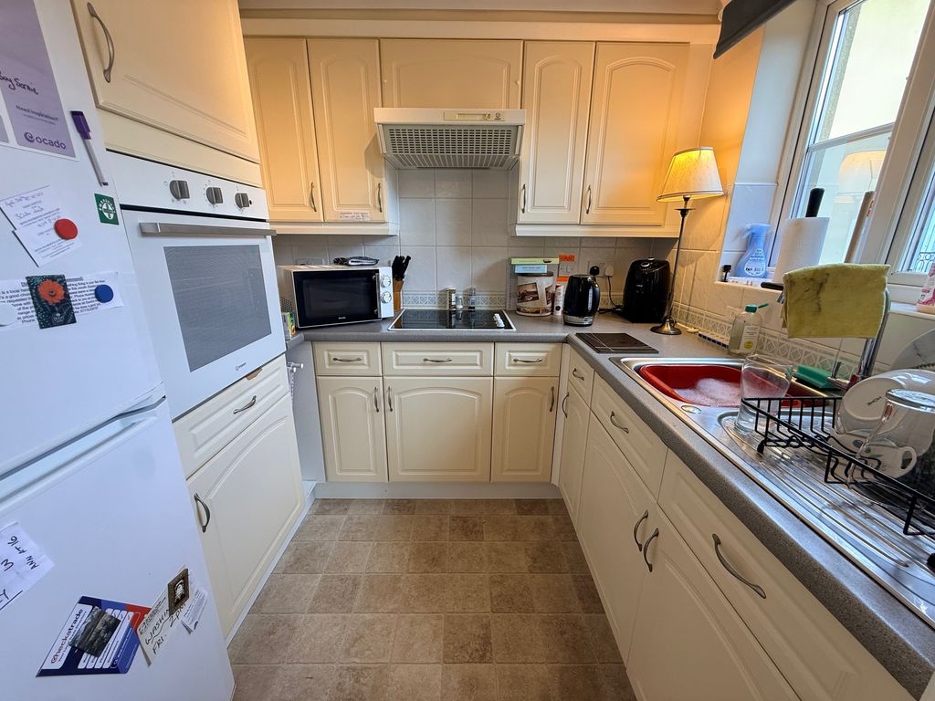 Property photo 2 of 8 Kitchen