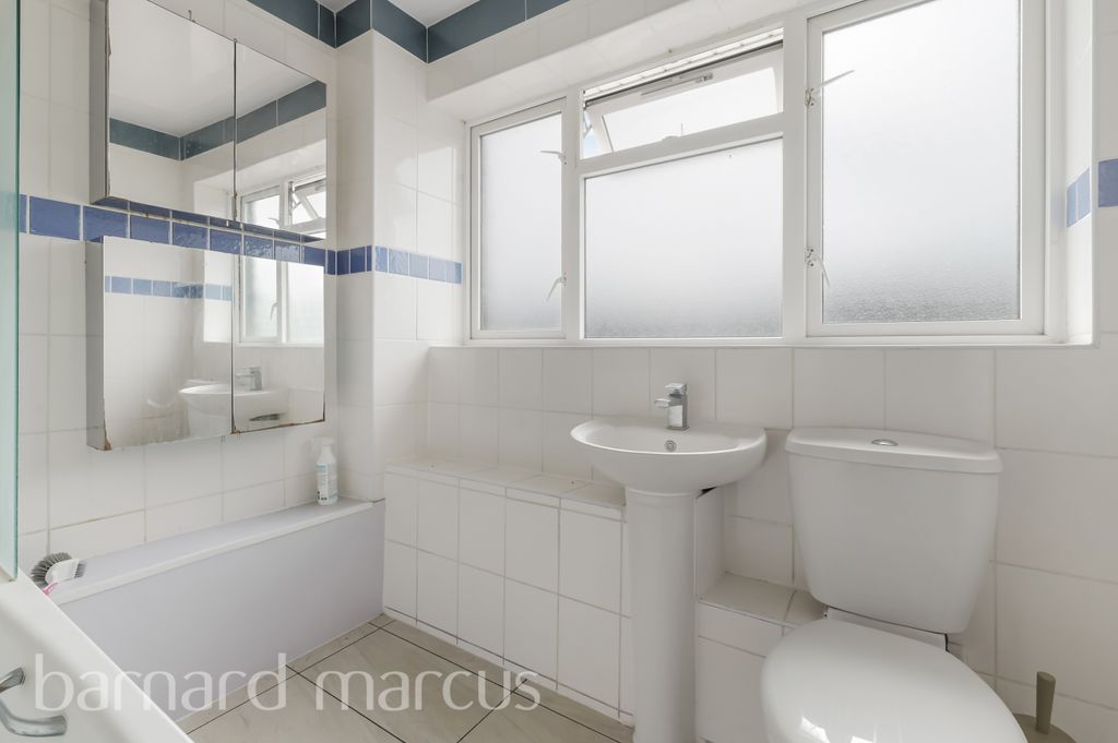 Property photo 3 of 8 Bathroom