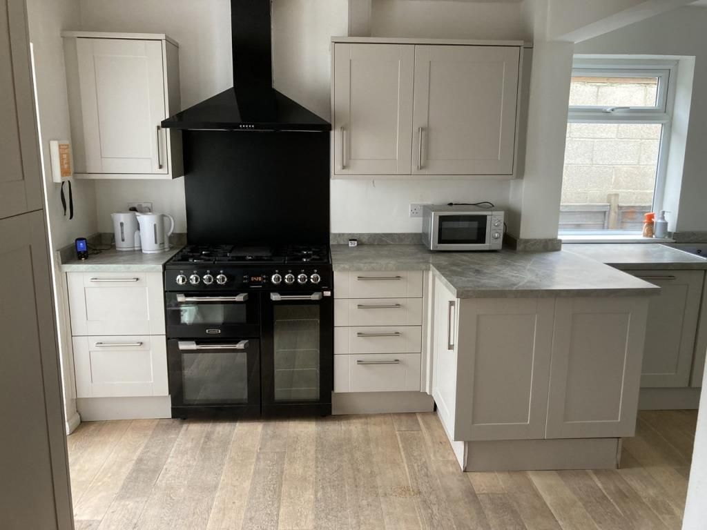 Property photo 3 of 14 Kitchen