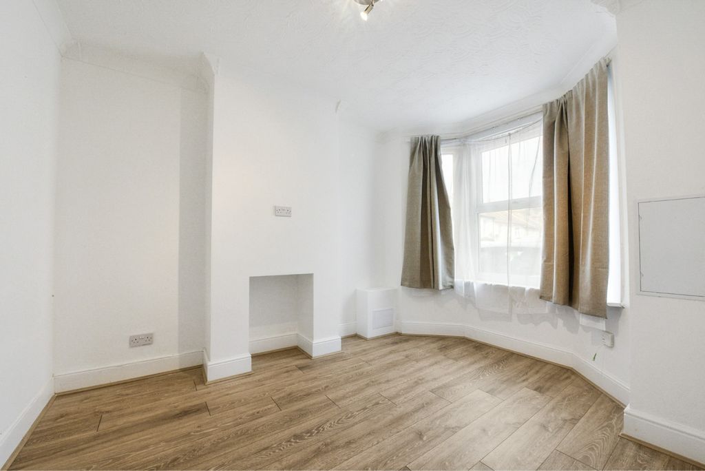 Property photo 3 of 13 4589454