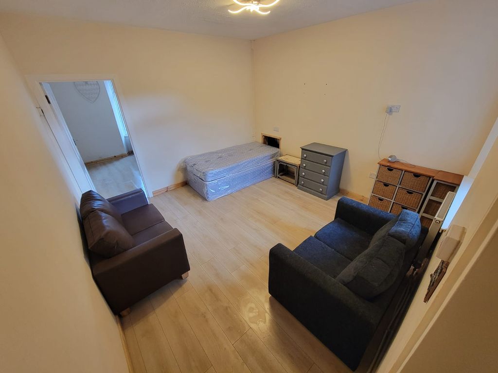Property photo 2 of 6 Gallery