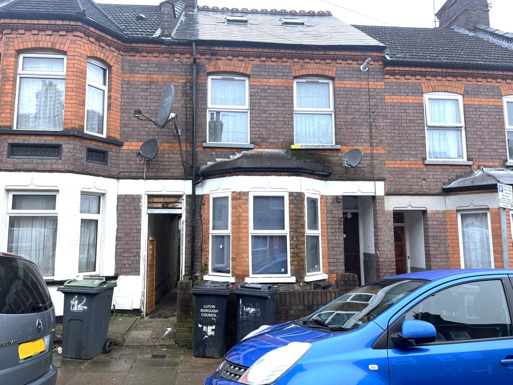Property photo 2 of 8