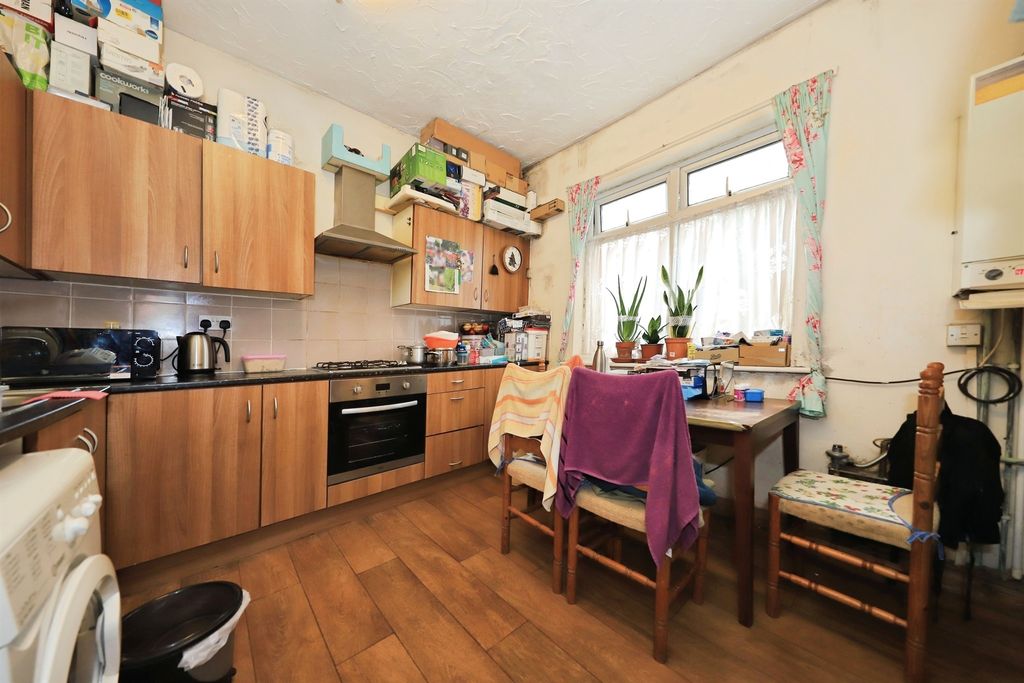 Property photo 2 of 25