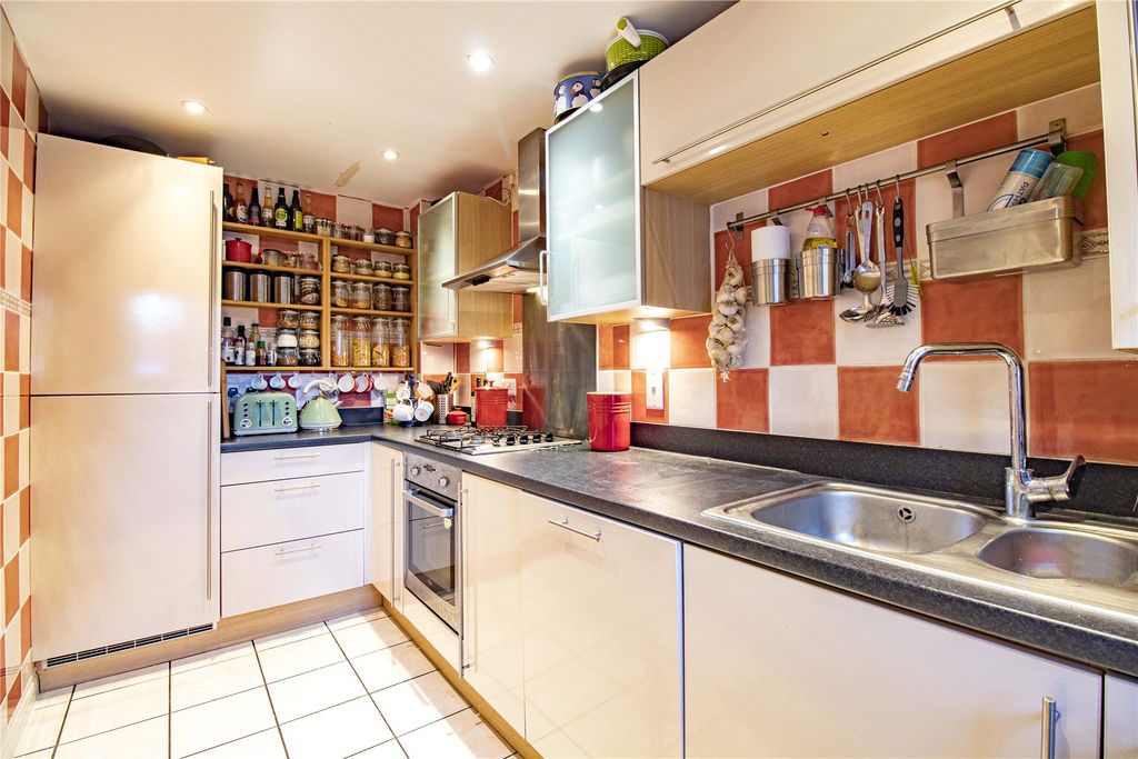 Property photo 1 of 11 Kitchen