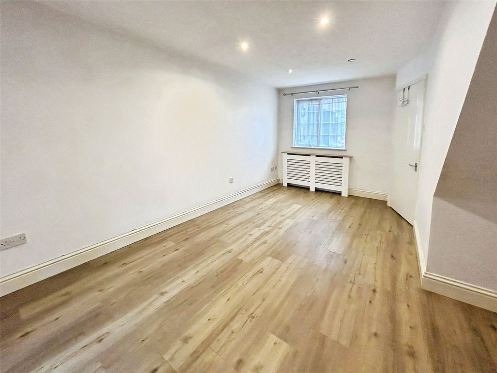 Property photo 2 of 11 Picture No. 02