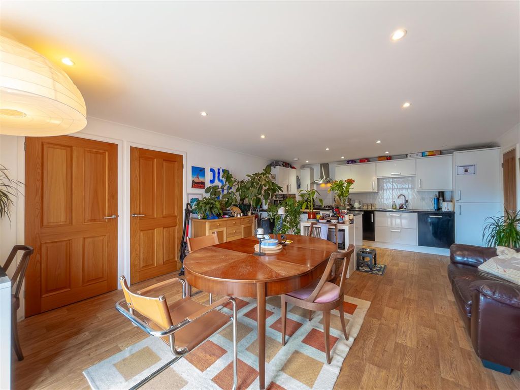 Property photo 2 of 17 10 Flora Gardens-03.Jpg