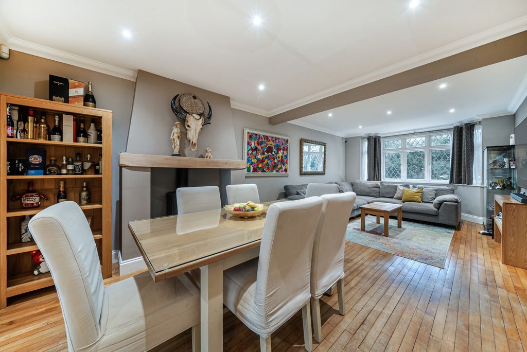 Property photo 3 of 23 1393026-10-695Fb8...