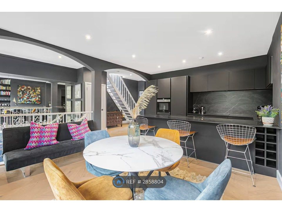 Property photo 2 of 27 Living / Kitchen Open Plan