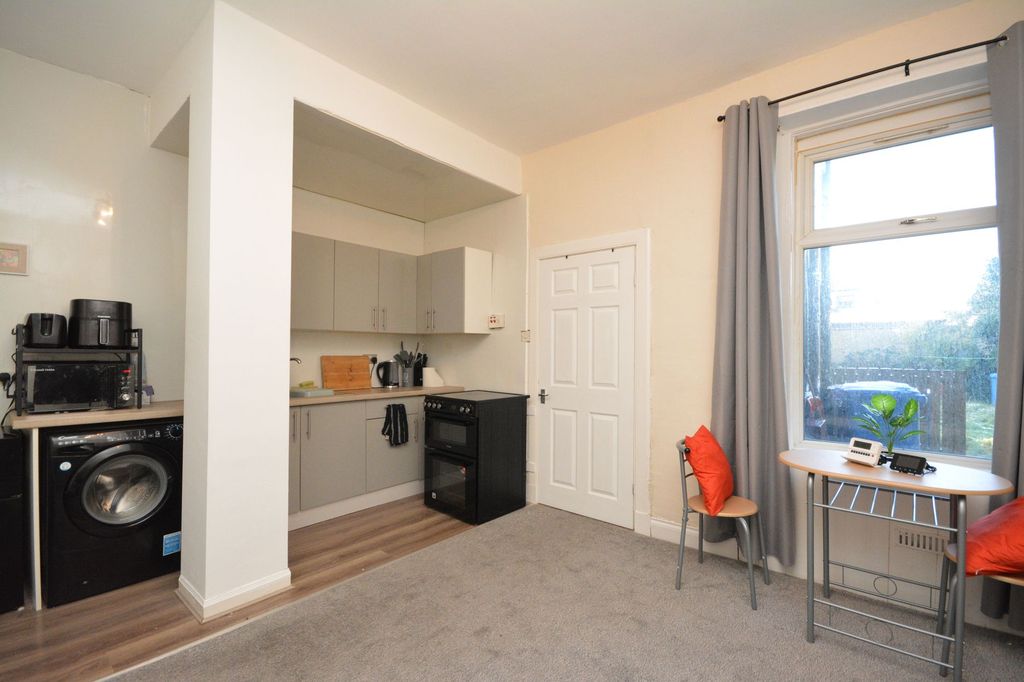 Property photo 3 of 8