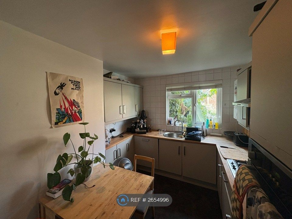 Property photo 3 of 7 Kitchen