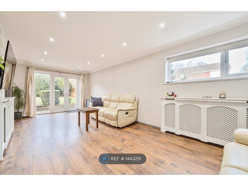 Property photo 3 of 6 Reception