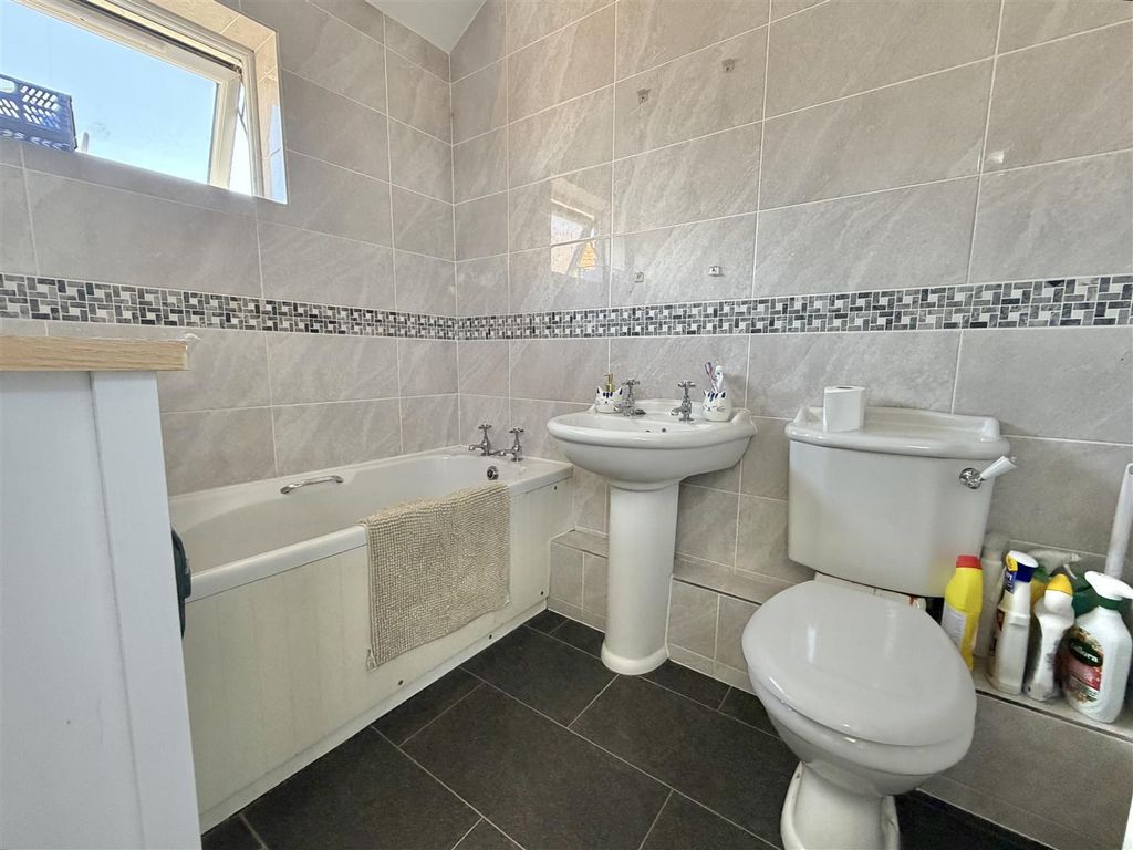 Property photo 3 of 14 Bathroom