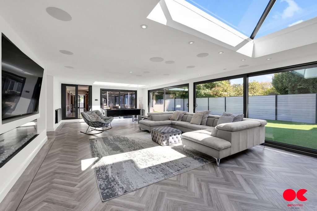Property photo 3 of 94 Levi6388.Jpg