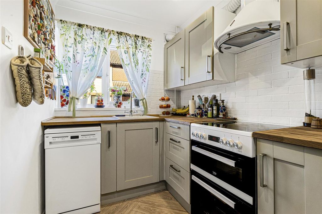 Property photo 2 of 16 17_67660.Jpg