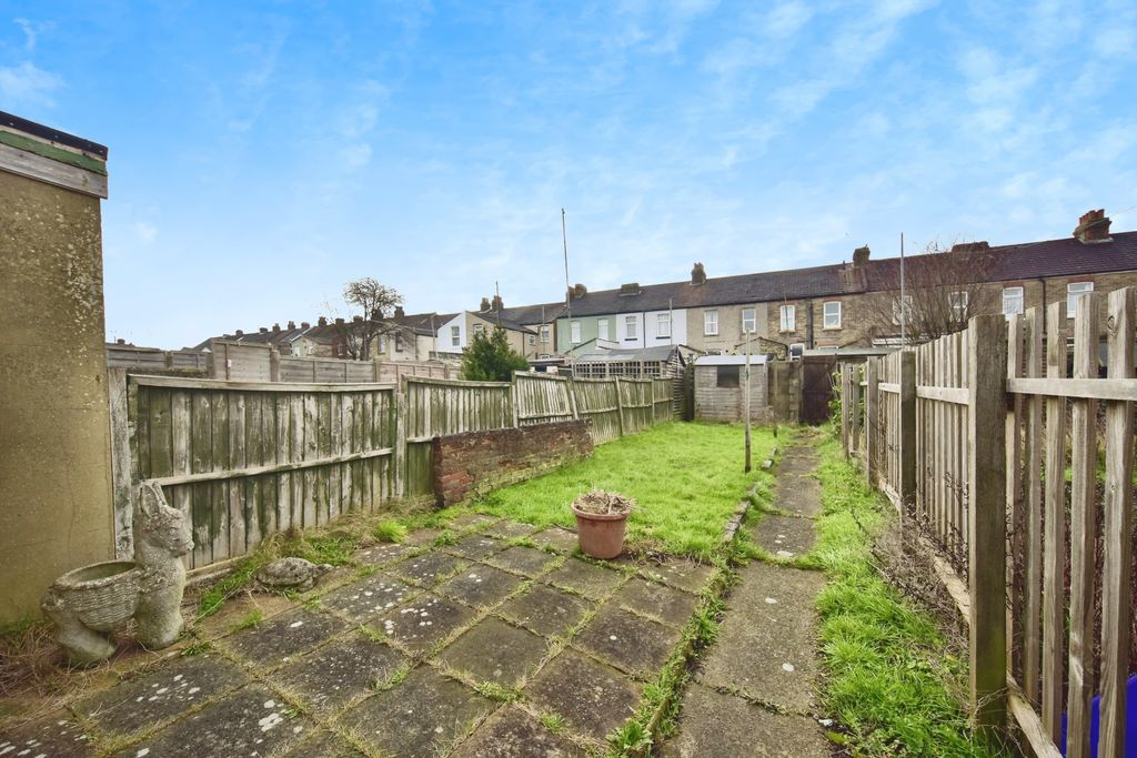 Property photo 2 of 15 Garden