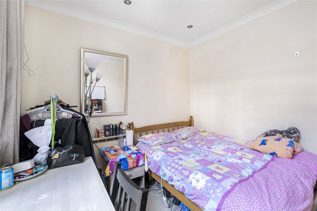 Property photo 3 of 9 Bedroom